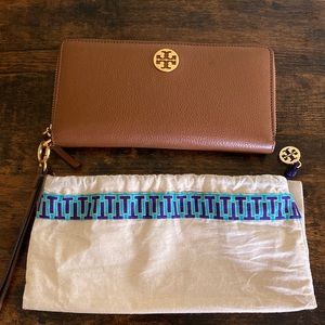 Tory Burch zip leather wallet